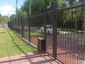 VENTA - Única en su estilo Casa - 4 dormitorios - De Vicenzo Grande