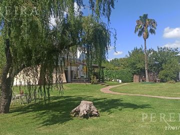 VENTA - Única en su estilo Casa - 4 dormitorios - De Vicenzo Grande