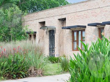 Casa en venta - Barrio Fincas de San Vicente Chacras