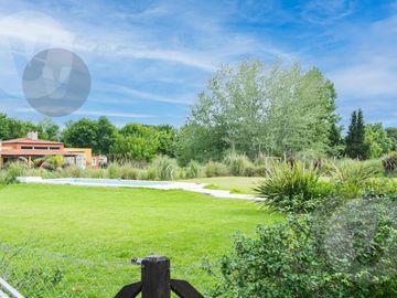Casa en venta - Barrio Fincas de San Vicente Chacras