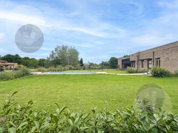 Casa en venta - Barrio Fincas de San Vicente Chacras