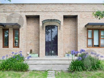 Casa en venta - Barrio Fincas de San Vicente Chacras