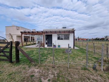 Hermosa casa en venta 3 ambientes Doomselar Chico con pileta