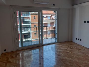 Venta Departamento en Barrio Norte 3 ambientes, piso 8 al frente