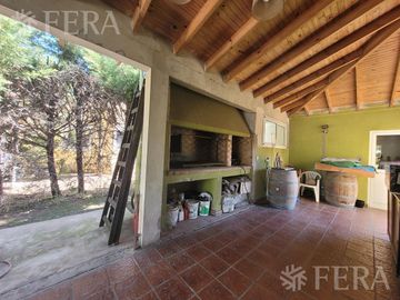 Casa de 4 ambientes con fondo libre en Village del Parque - Berazategui