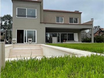 Casa en Venta en La Martinica, Pilar