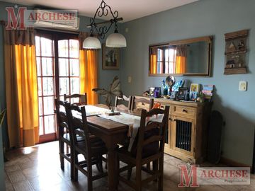 Casa  2 plantas en  Venta Castelar