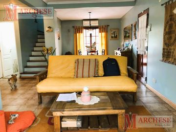Casa  2 plantas en  Venta Castelar