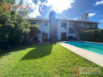 Casa  2 plantas en  Venta Castelar