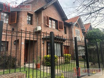 Casa  2 plantas en  Venta Castelar