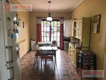 Casa  2 plantas en  Venta Castelar
