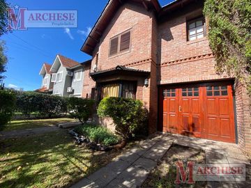 Casa  2 plantas en  Venta Castelar