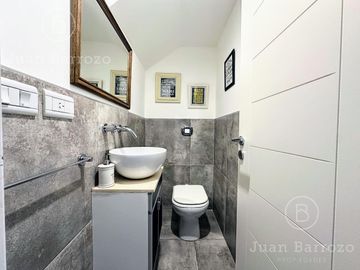 Venta Departamento tipo Duplex de 3 dormitorios con cochera. Banfield Oeste