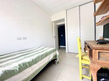 Venta Departamento tipo Duplex de 3 dormitorios con cochera. Banfield Oeste
