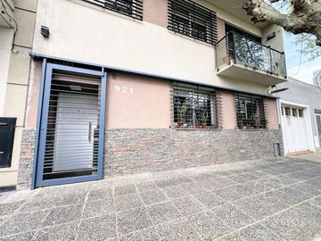 Venta Departamento tipo Duplex de 3 dormitorios con cochera. Banfield Oeste