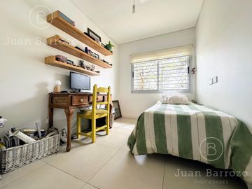 Venta Departamento tipo Duplex de 3 dormitorios con cochera. Banfield Oeste