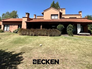Casa a la venta en Lomas de la Carolina
