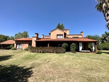 Casa a la venta en Lomas de la Carolina