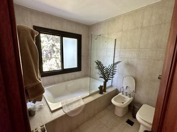 Casa a la venta en Lomas de la Carolina