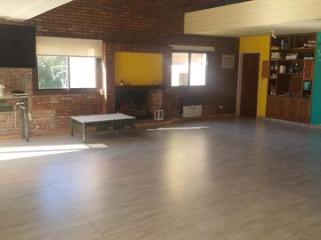 Casa en venta - 4 Dormitorios 4 Baños - Cochera - 2.750Mts2 - Pilar