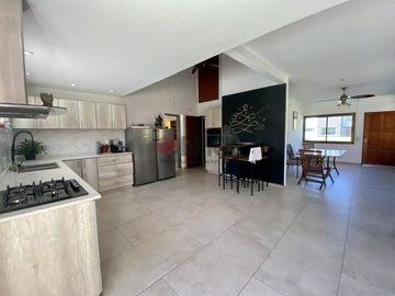 Casa en venta - 4 Dormitorios 4 Baños - Cochera - 2.750Mts2 - Pilar