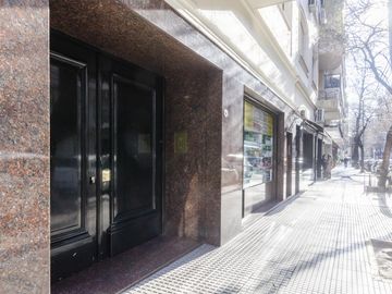 Departamento en venta 3 ambientes en planta baja con patio propio - Recoleta