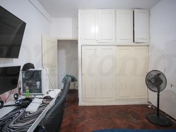 Departamento de 3 ambientes por escalera con Balcón, Jardín común y Terraza.