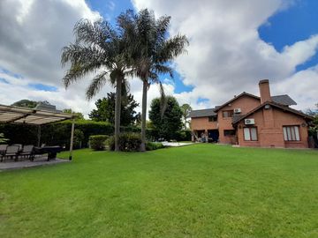 AMPLIA Casa en  venta en country del Banco Provincia, Moreno