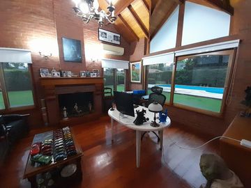 AMPLIA Casa en  venta en country del Banco Provincia, Moreno