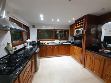 AMPLIA Casa en  venta en country del Banco Provincia, Moreno
