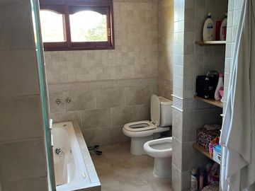 AMPLIA Casa en  venta en country del Banco Provincia, Moreno