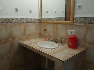 Rojas 400 PH 2 Plantas 7 ambientes con Local con Entrepiso y Subsuelo T300m². Oportunidad!!