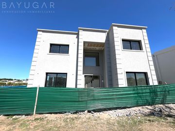 Venta Casa - Barrio Santa Elena - Pilar del Este
