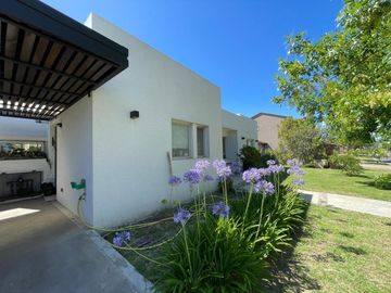 Venta Casa 4 Ambientes  en San Francisco Villanueva Tigre APTO CREDITO