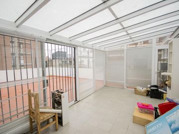 Departamento de 4 ambientes con cochera, dependencia y playroom en venta en Martinez
