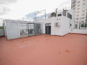 Departamento de 4 ambientes con cochera, dependencia y playroom en venta en Martinez