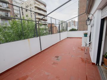 Departamento de 4 ambientes con cochera, dependencia y playroom en venta en Martinez