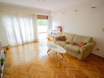 Departamento de 4 ambientes con cochera, dependencia y playroom en venta en Martinez