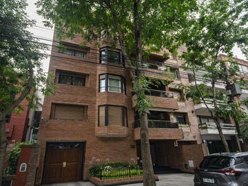 Departamento de 4 ambientes con cochera, dependencia y playroom en venta en Martinez