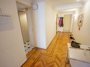 Departamento de 4 ambientes con cochera, dependencia y playroom en venta en Martinez