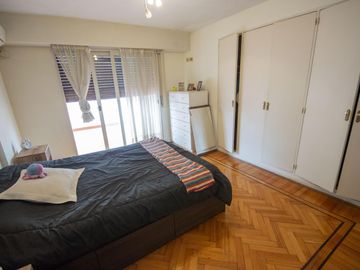 Departamento de 4 ambientes con cochera, dependencia y playroom en venta en Martinez