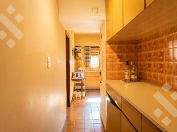 VENTA CASA 8 AMBIENTES   CASA DE HUÉSPEDES Y QUINCHO,  ALLEN-RÍO NEGRO