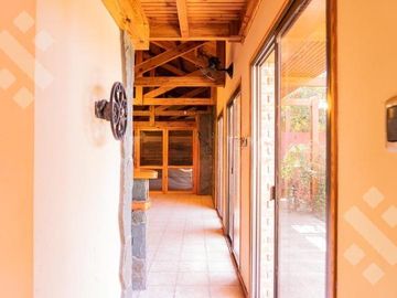 VENTA CASA 8 AMBIENTES   CASA DE HUÉSPEDES Y QUINCHO,  ALLEN-RÍO NEGRO