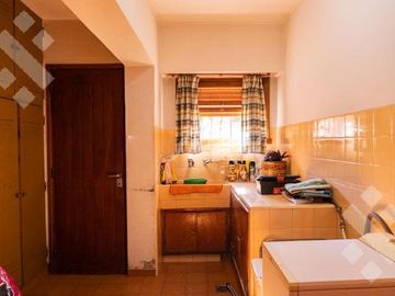 VENTA CASA 8 AMBIENTES   CASA DE HUÉSPEDES Y QUINCHO,  ALLEN-RÍO NEGRO
