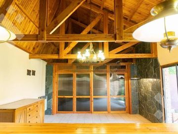 VENTA CASA 8 AMBIENTES   CASA DE HUÉSPEDES Y QUINCHO,  ALLEN-RÍO NEGRO