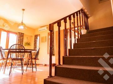 VENTA CASA 8 AMBIENTES   CASA DE HUÉSPEDES Y QUINCHO,  ALLEN-RÍO NEGRO