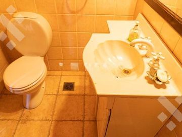 VENTA CASA 8 AMBIENTES   CASA DE HUÉSPEDES Y QUINCHO,  ALLEN-RÍO NEGRO