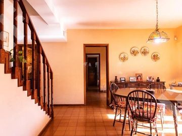VENTA CASA 8 AMBIENTES   CASA DE HUÉSPEDES Y QUINCHO,  ALLEN-RÍO NEGRO