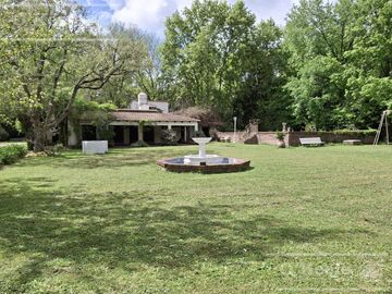 Casa Quinta en Venta  El Pato sobre lote de 7500m2 . A metros de ruta 36