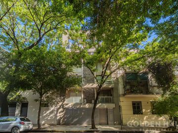 Monoambiente dúplex venta c/ cochera, terraza y parrilla en Núñez